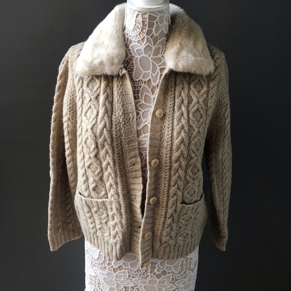 Liz Claiborne Sweater with faux fur collar